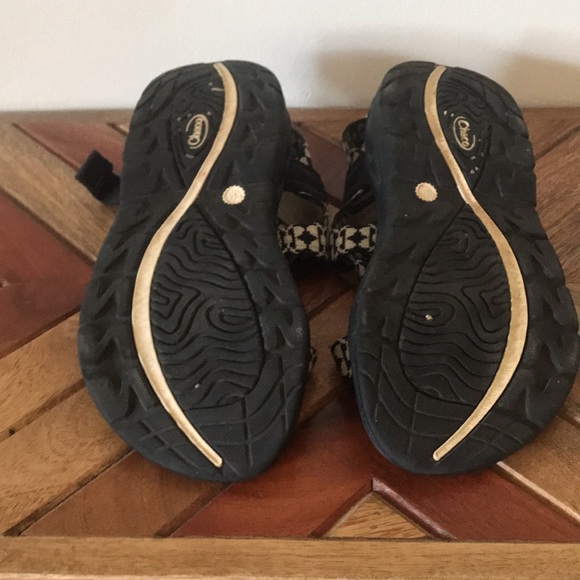 Chaco sandals in black and white - Picture 6 of 6